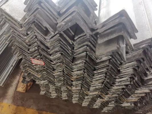 Kule Güçlendirmek İçin Yapısal Çelik Profiller Galvanizli Çelik Eşit Açılı Sıcak Haddelenmiş