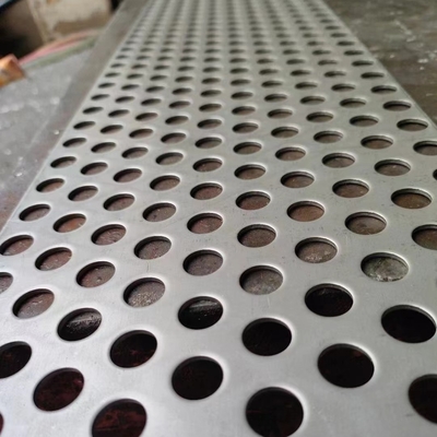 Perforasyonlu Paslanmaz Çelik Yaprak Sınıf 304 Metal Yaprak 0.5-3.0mm Delik 0.5-10mm