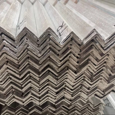 Yapısal Çelik Bölümler A36 Q235B Sıcak Dip Galvanizli Çelik Köşesi Çubuğu 50*50*5*6000mm