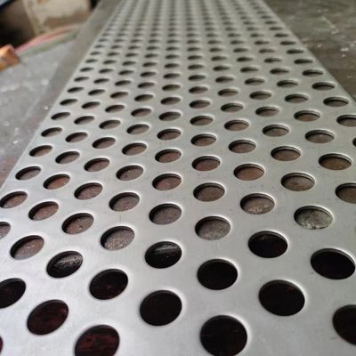Perforasyonlu 304 Yaprak Mikron Deliği 0.4 mmx1000 x 2000 mm Mikroperforasyonlu Paslanmaz Çelik Yaprak